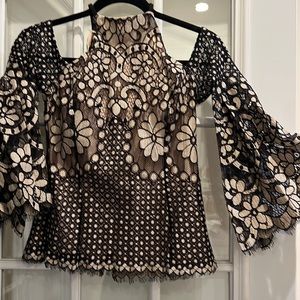 Venus Top Beautiful black and tope lace scalloped bottom excellent condition 6